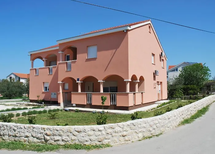 月神公寓 Sukošan