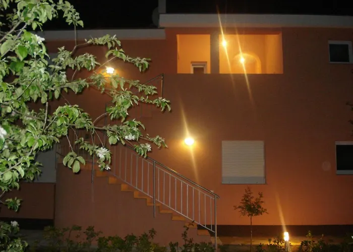 月神公寓 Sukošan