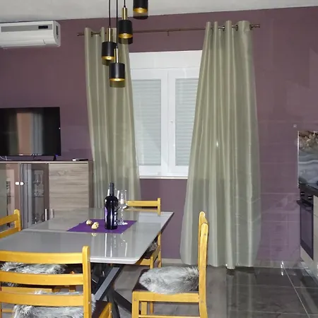 Luna Apartment *