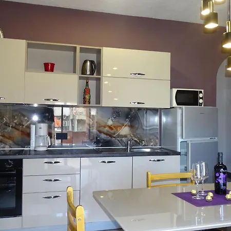 Luna Apartment *