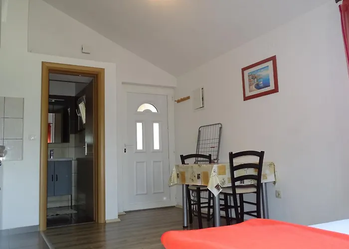 Luna Apartamento Sukošan